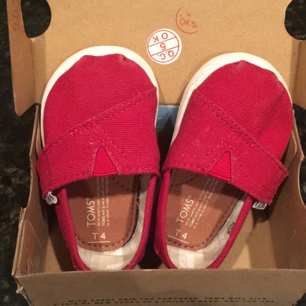 Toddler size 4 Toms